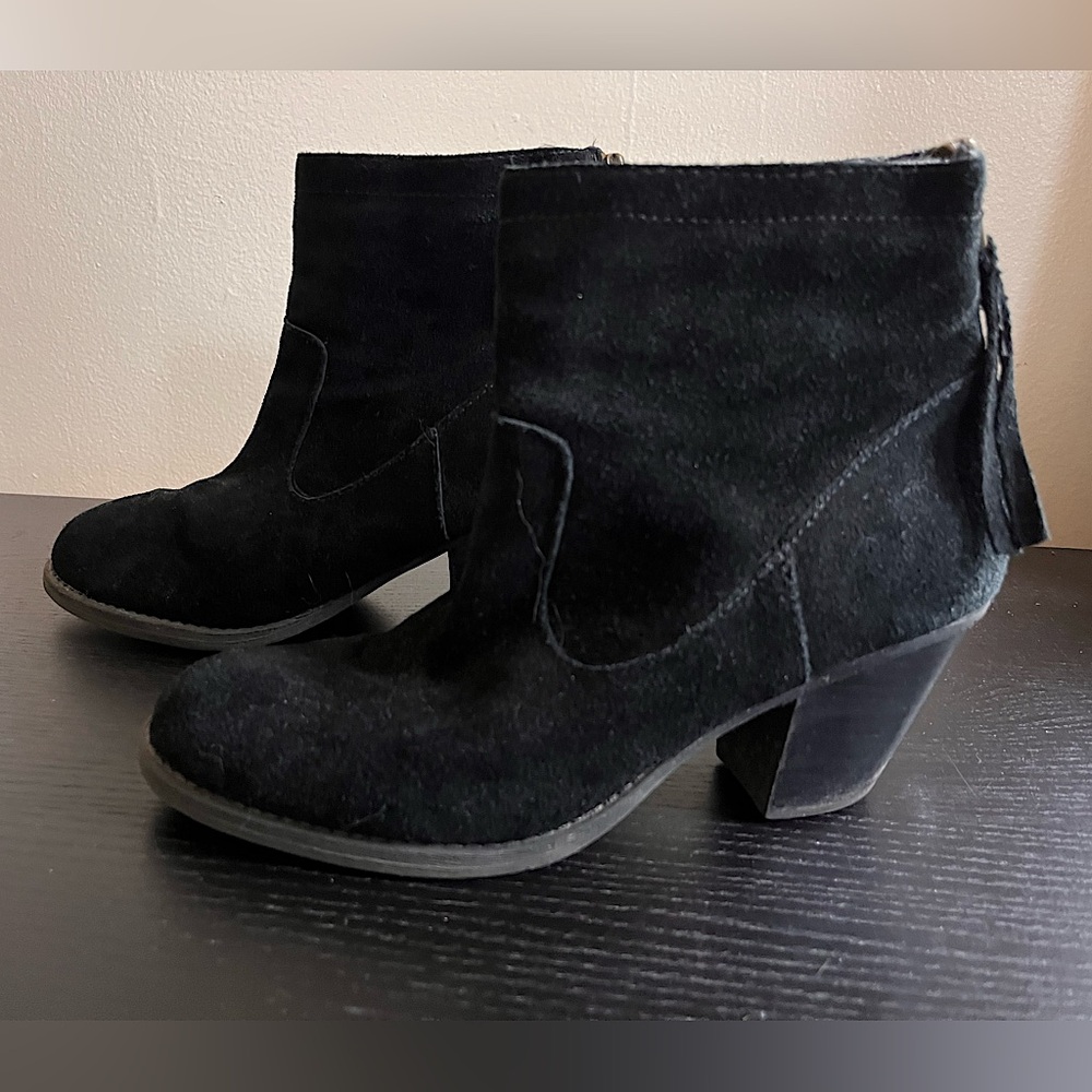 Steve Madden booties with zip, heel, size 8